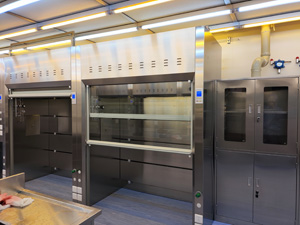 不鏽鋼落地式通風（fēng）櫃